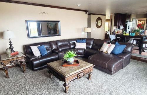 Wasatch Retreat in Draper with Mtn Views Theater and Hot Tub - Foto 16