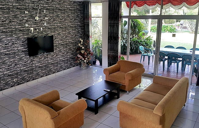 Vila Bunga Merah Gelatik - Photo 2