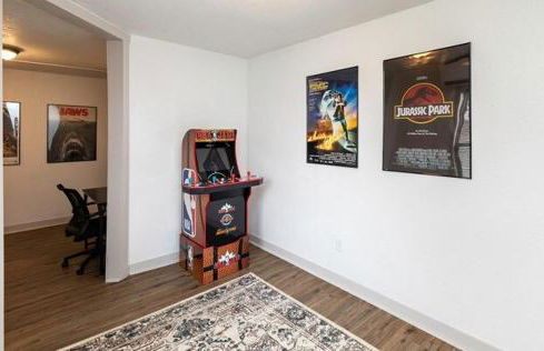 Spacious 9BR Home Ideal for Groups Near Downtown - Foto 22