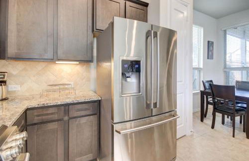 Meticulously-maintained 3-BR Townhouse w/ Backyard ~ Double-Story! - Foto 39