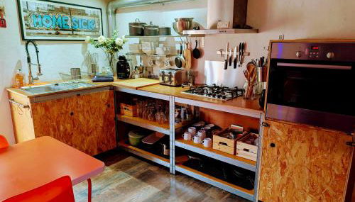 Garage Number 9 Private Urban Loft Apartment with Jacuzzi in Le Dorat - Foto 2