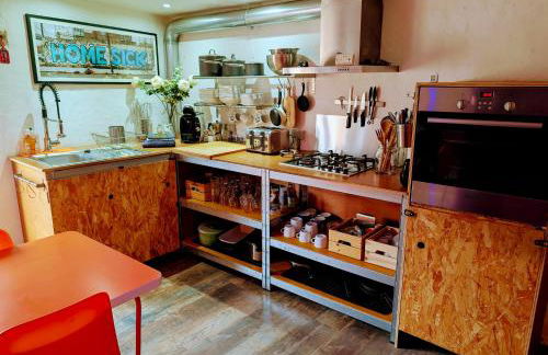 Garage Number 9 Private Urban Loft Apartment with Jacuzzi in Le Dorat - Foto 2