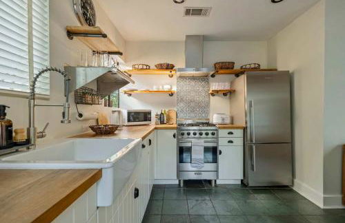 Ladybird Villa - Heated Saltwater Pool - Walk to SoCo - Photo 13