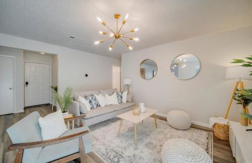 Stunning 4BR 2BA Hot Tub Cozy Holiday Home in Plano - Foto 8