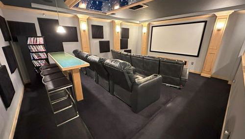 Luxurious Getaway Pool Hot Tub Theater Gym Outdoor Kitchen BBQ 2 Miles to Disney - Foto 2