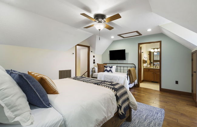 Table Rock Manor at Whitefish Bay - Photo 7