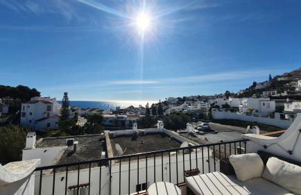 Stilfullt semesterhus nära pool och strand. - Foto 6