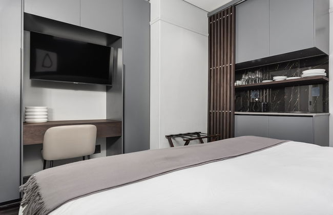 One Calais Luxury Apartments - Photo 53