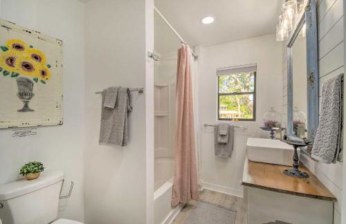 Riverside New Magnolia Springs Home with Dock, Beach - Foto 17