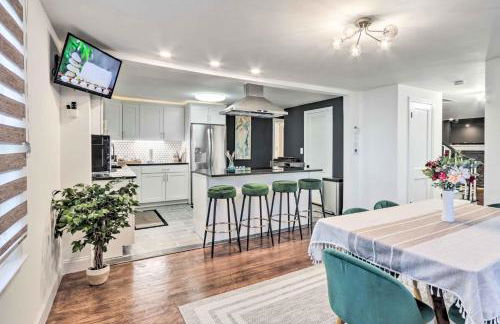 Upscale Waterbury Retreat with Indoor Hot Tub! - Foto 7