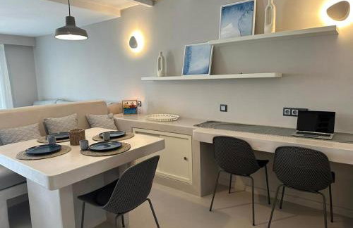 Elements - Air & Water Apartment by Hostandros - Foto 4