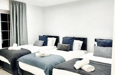 4 Beds Work Housing Near Croydon with Free Parking, High Speed WIFI sleeps up to 9 - Foto 12