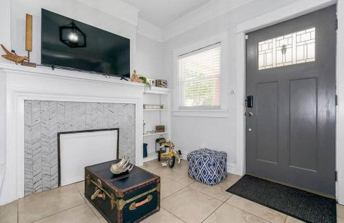 Modern Comfort in Historic Charm: 4BR KC Retreat - Foto 4