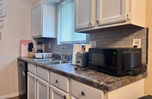 Kings, 75" TV & Backyard Fun - NearWesley - Foto 17