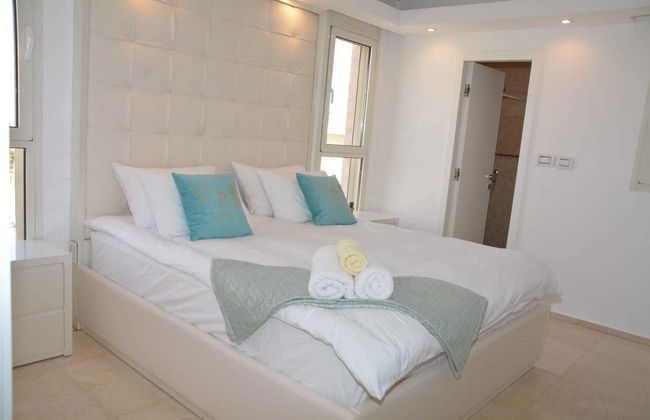 Renovated White 3BD next to Beach - Pool - Foto 4