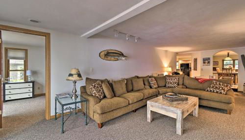 Spacious Lakehouse with Deck, Kayaks, and Dock! - Foto 4