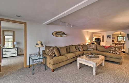 Spacious Lakehouse with Deck, Kayaks, and Dock! - Foto 4