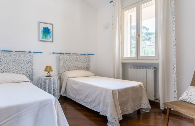 8 bedroom House in Diano Castello with private pool and garden - Photo 17