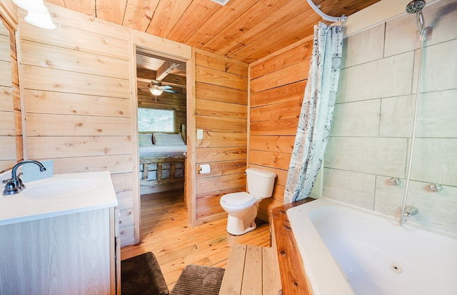 J Willy's Refuge 2 Bedroom Cabin by RedAwning - Photo 23