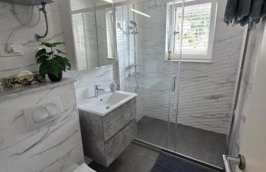 Two Bedroom Apartment with Sea View & Balcony - Foto 40