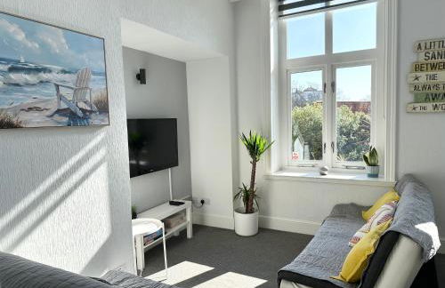 Burlington Mansions - FREE ALLOCATED PARKING - 8 mins walk to the beach - Gym - Pool Table - Brought to you by Coastline Retreats - Photo 29