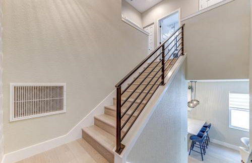 Chic & Spacious 4 Bedroom 3 Full Bathrooms Retreat in West Tampa and Pvt Backyard - Foto 41