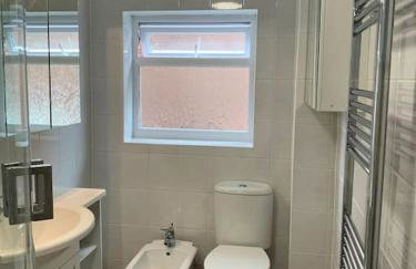 G-Floor Flat with 2 beds, 2 bathrooms, sleeps 4-6 - Foto 19