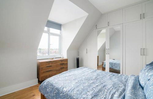 Modern Spacious 2 Bedroom Flat near Richmond Park - Foto 6