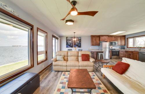 BBQ Ready Lakefront Retreat in Watertown - Foto 1