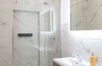 Warm Beachfront Getaway with Winter Ocean Views & Parking - Foto 36