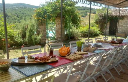 Umbrian Farmhouse Retreat With Private Pool and Garden - Foto 22