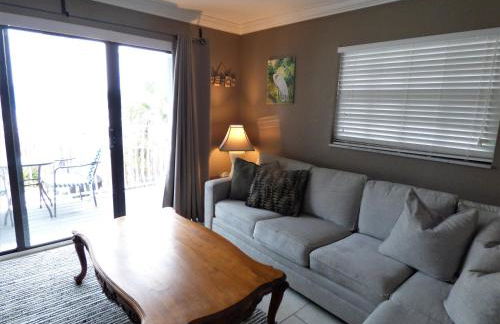 Cocoa Beach - Oceanfront - Steps to the Pier and Ocean - Foto 5