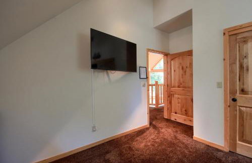 Rivercrest Lodge with Hot Tub-Pool Table-Firepit - Foto 19