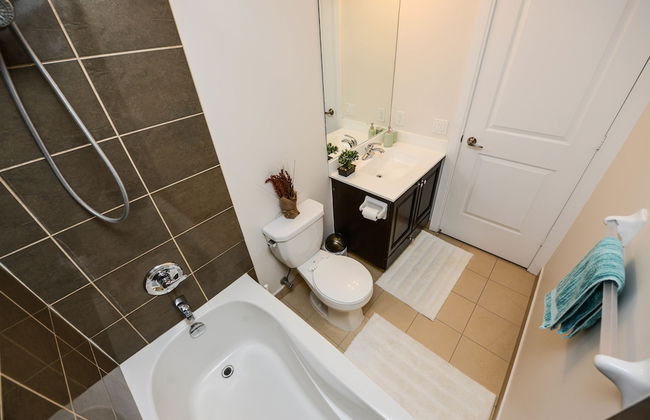 Sarkar Suites - 330 Burnhamthorpe Road - Photo 24