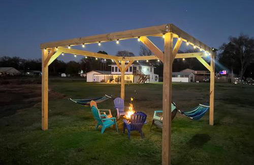 Cedar creek lake front home with Gorgeous Sunset - Foto 19