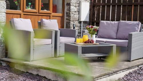 The Stables - Photo 2, Garden view