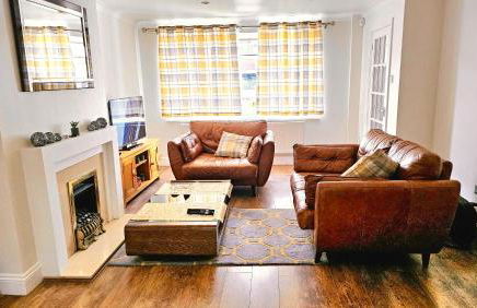 3 BEDROOM, FREE PARKING, WiFi, COSY, 5-BED HOUSE WITH GARDEN - Foto 1