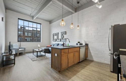 2125 Superior Living - Photo 62