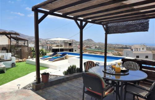 Charming Holiday Home in Arona with Private Heated Pool - Foto 32