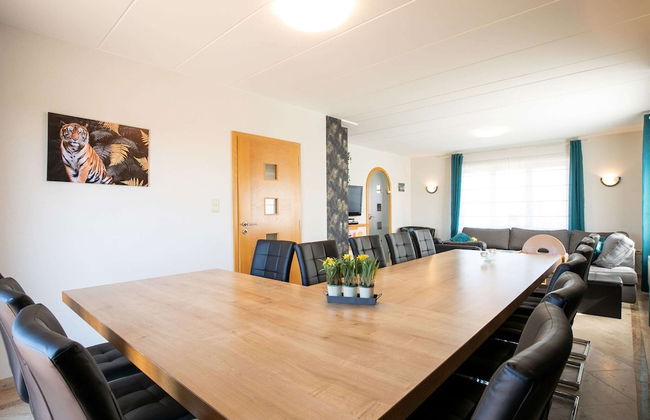 Spacious Holiday Home in the Ardennes with Sauna & Hot Tub - Photo 28