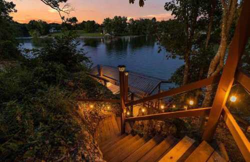 Relaxing Lakefront Retreat w/ Hot Tub & Dock - Foto 75