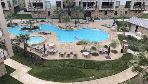 Water-View Condo with Balcony, Smart TVs, Washer/Dryer and Pool - Foto 2