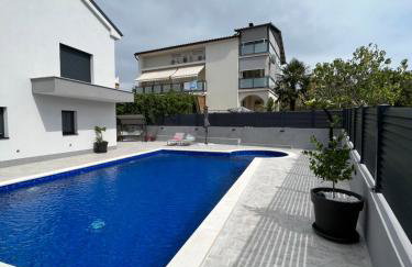 HelaMoni, New 5 Star 2 Person apartments with pool - Foto 18