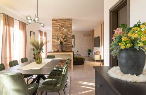 Villa Coridigo - Unique High Position, Panorama Nature View, Cozy Dining Terrace, Fenced Property - Foto 44