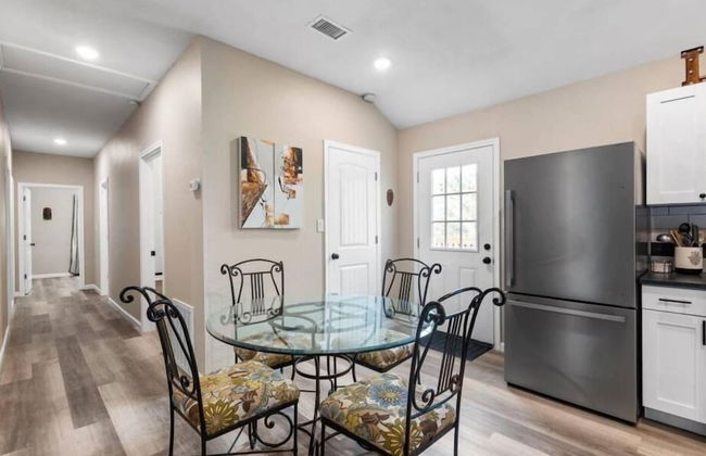 Modern Cabin in Pine Forest Near Austin - Foto 13