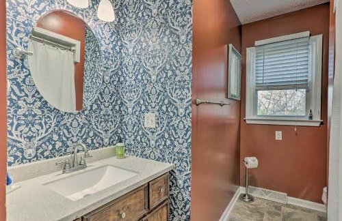 Blue Ridge Retreat with Mountain Views and Deck - Foto 14