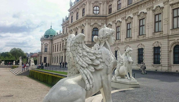 Una sfinge in stile rococò del Belvedere