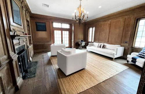 Cottage Retreat - Historic Cottage Home w Home Gym - Photo 8