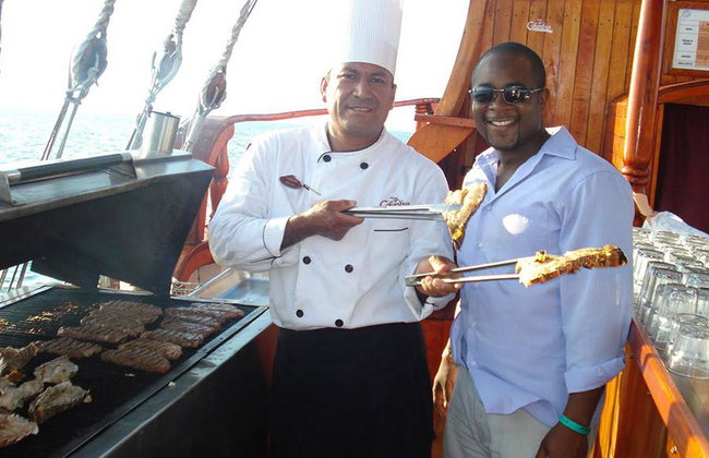 Tour de 2 días: Isla Mujeres en catamarán y nado con delfines + Crucero Columbus con cena romántica - Foto 7