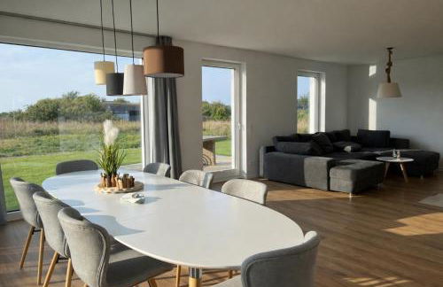 HausLIEBLINGSPLATZ - am Meer - Luxus Villa mit 4 Schlafzimmern, 3 Badezimmern Sauna, Kamin, Weber-Grill und Wallbox - Foto 26